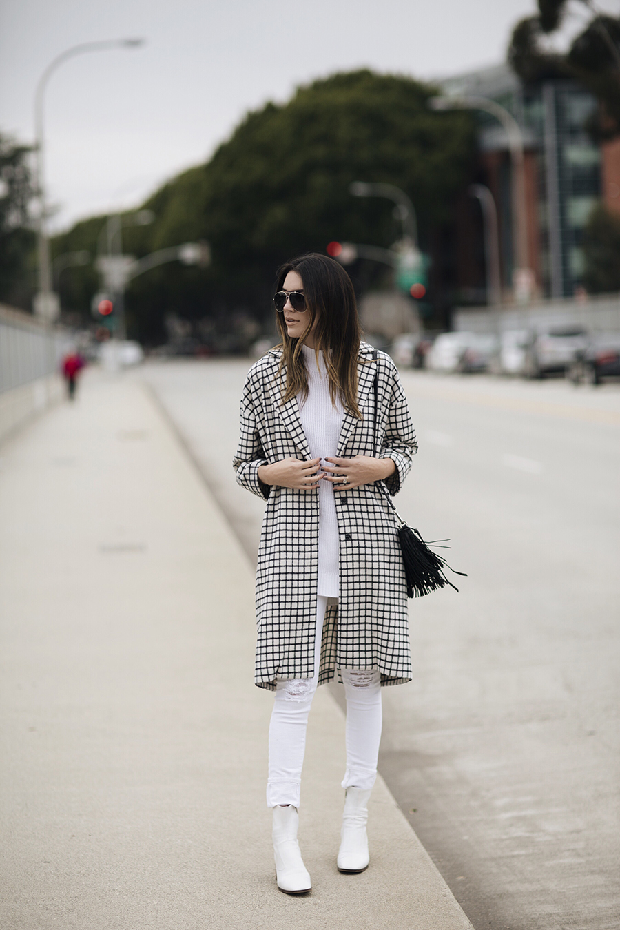 White outfit fashion blogger